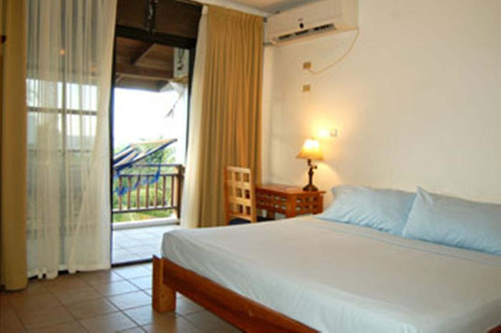 Hotel Y Restaurante Cesar Mariscos Tela Quarto foto
